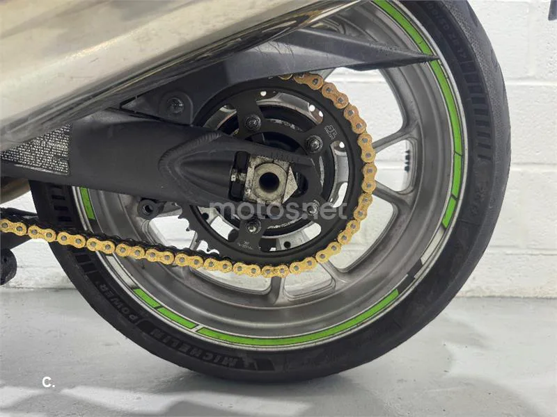 Kawasaki ZZR 1400 – Vista 27