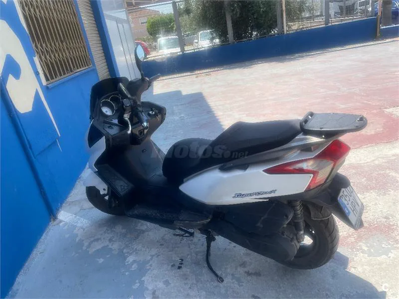 Kymco Super Dink 125 – Vista 3