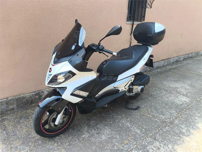 Aprilia SR Max 300 – Vista 2