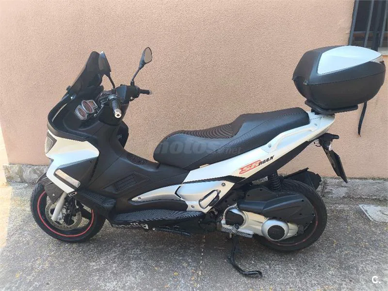 Aprilia SR Max 300 – Vista 3