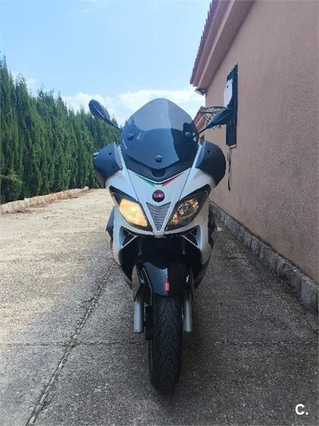 Aprilia SR Max 300 – Vista 5