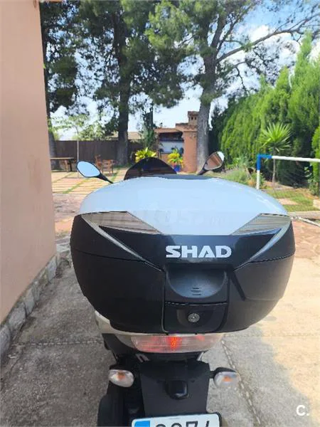 Aprilia SR Max 300 – Vista 7