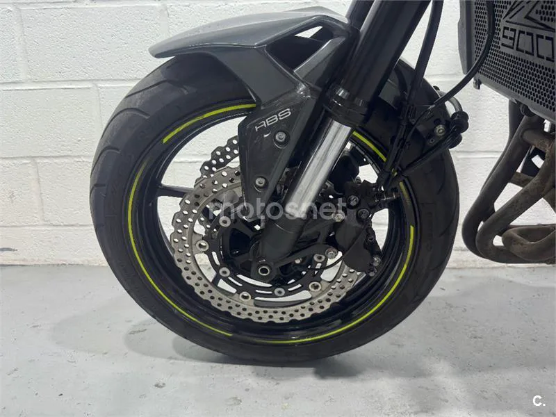 Kawasaki Z900 – Vista 20