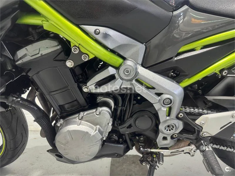 Kawasaki Z900 – Vista 23