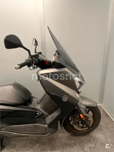 Yamaha XMAX 400 – Vista 3