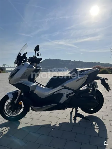 Honda ADV 350 – Vista 2