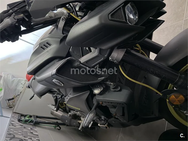 Yamaha MT-10 – Vista 2