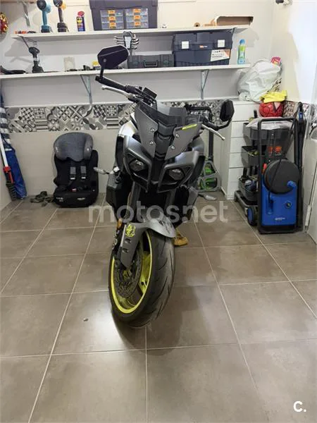 Yamaha MT-10 - Vista 5