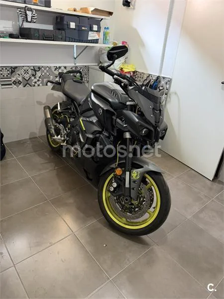 Yamaha MT-10 - Vista 6