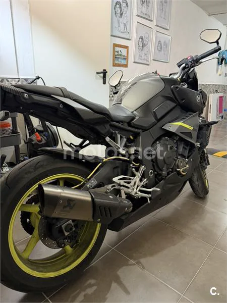 Yamaha MT-10 - Vista 7