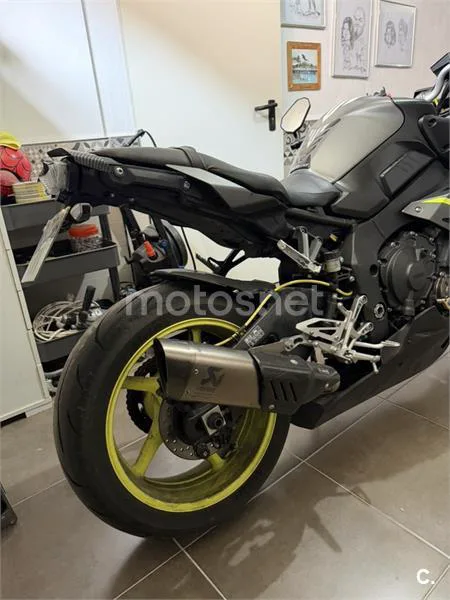 Yamaha MT-10 - Vista 8