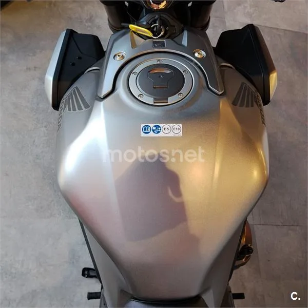 Honda CB 650 R – Vista 11