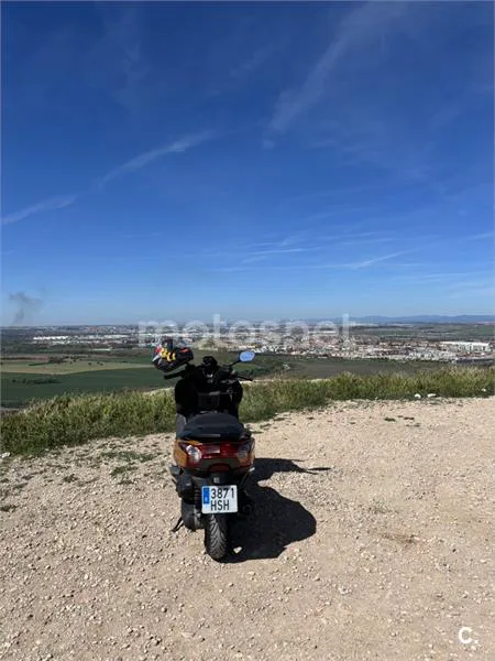 Kymco Super Dink 125 – Vista 2
