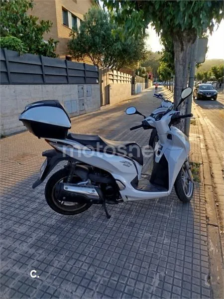 Honda SH 300i – Vista 3