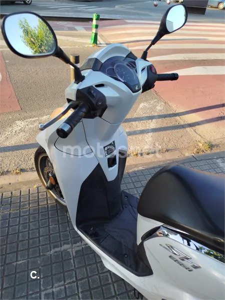 Honda SH 300i – Vista 5
