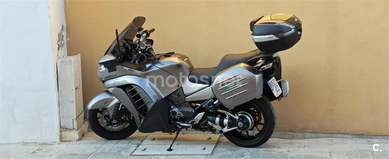 Kawasaki 1400GTR - Vista 3