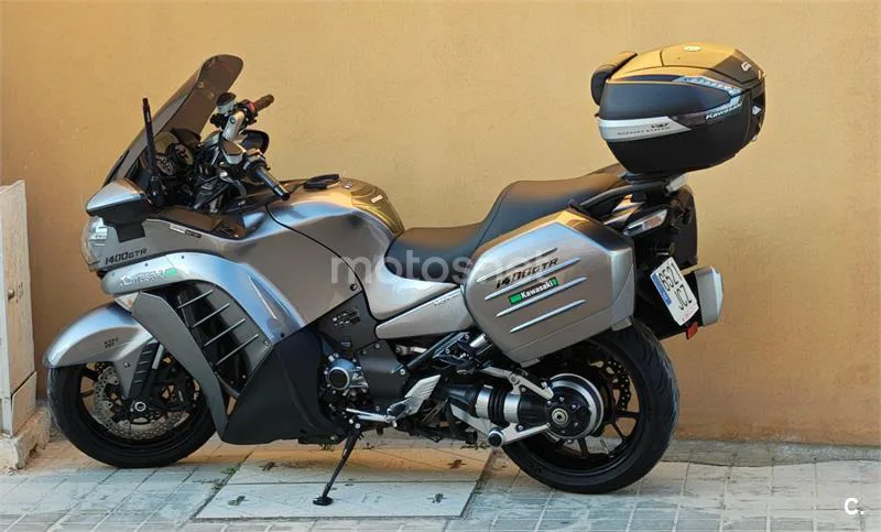 Kawasaki 1400GTR - Vista 4