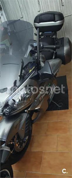 Kawasaki 1400GTR - Vista 8