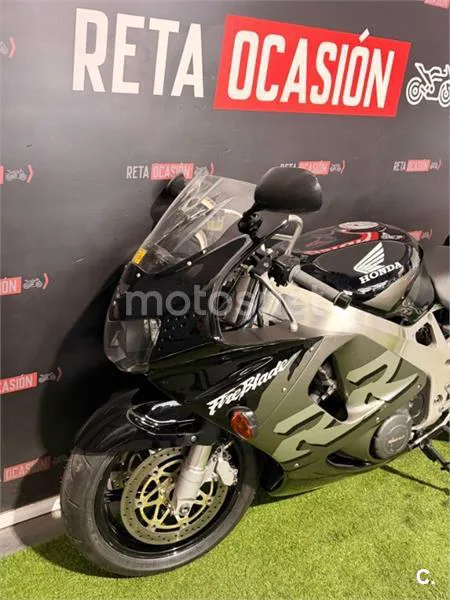 Honda CBR 900 RR Fireblade – Vista 3