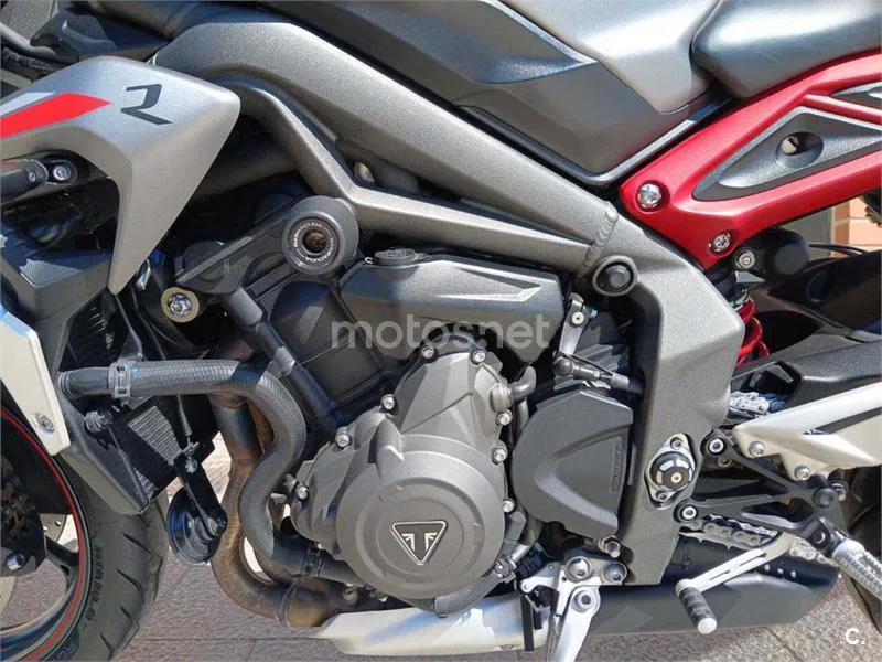 Triumph Street Triple – Vista 16