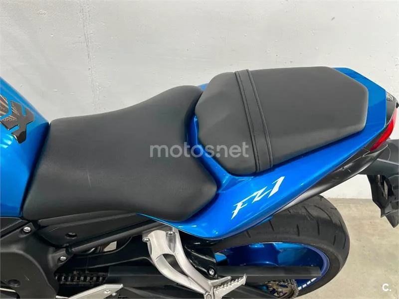 Yamaha FZ1 – Vista 12