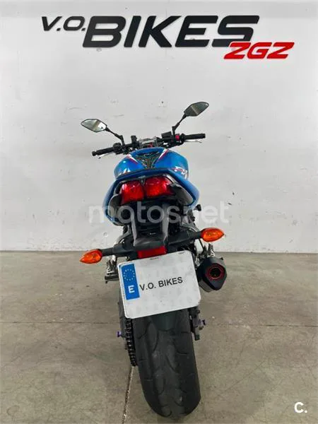 Yamaha FZ1 – Vista 8
