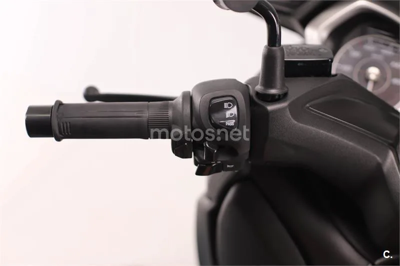 Yamaha XMAX 300 – Vista 6