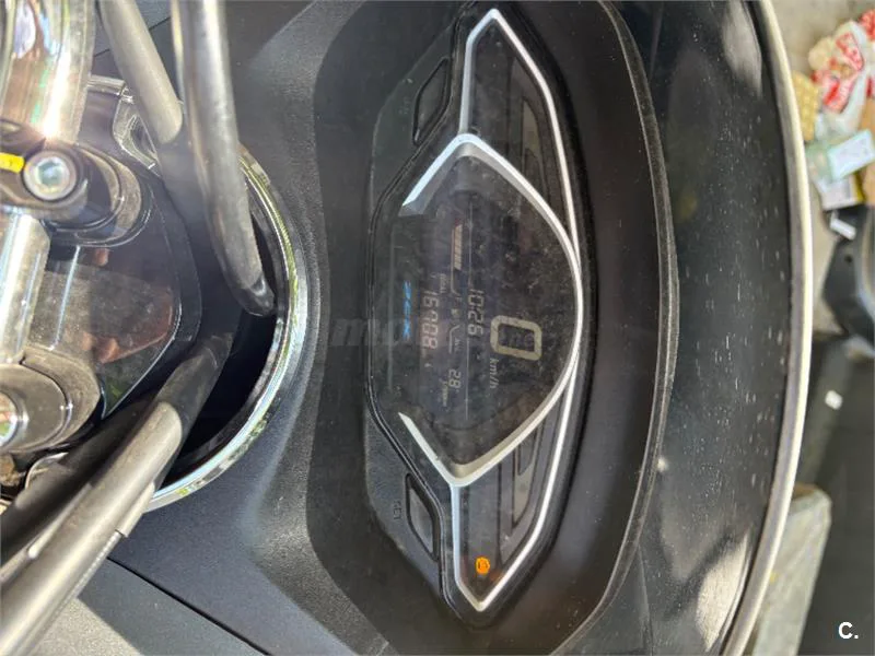 Honda PCX 125 – Vista 3