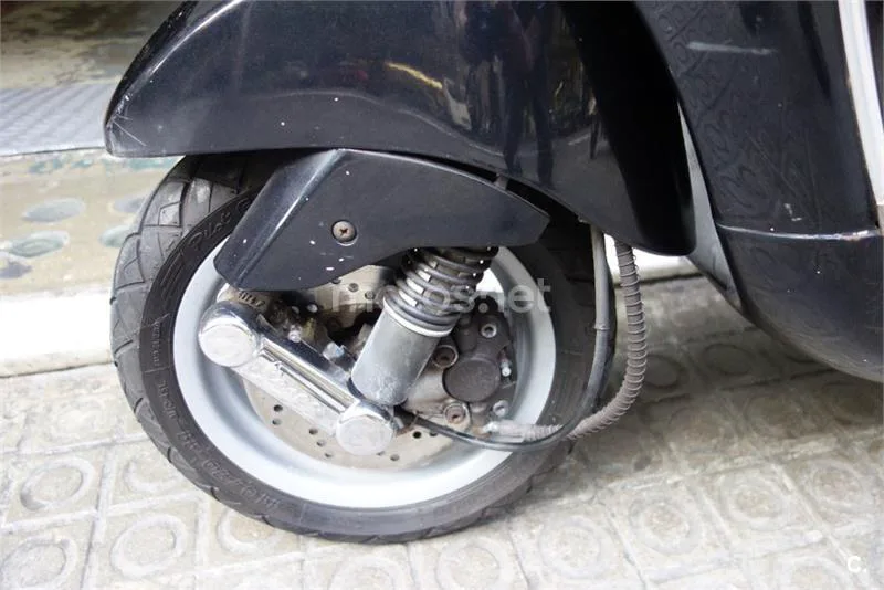 Vespa LX 125 – Vista 15