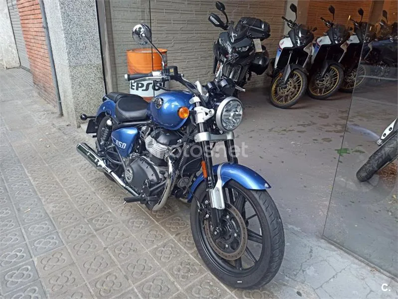Royal Enfield Super Meteor 650 – Vista 3