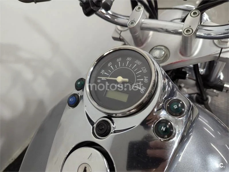 Suzuki Intruder 250 – Vista 11