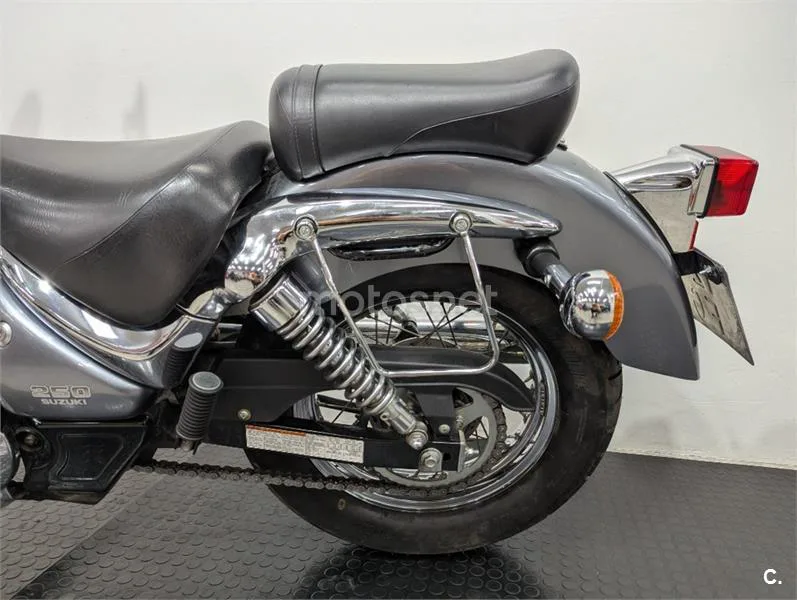 Suzuki Intruder 250 – Vista 4
