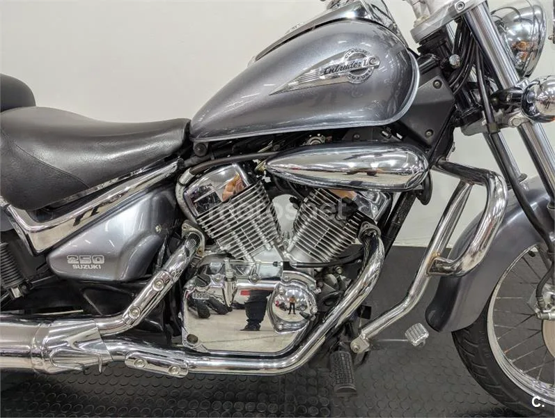 Suzuki Intruder 250 – Vista 7