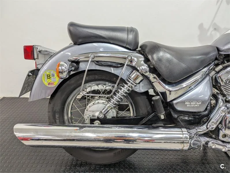 Suzuki Intruder 250 – Vista 8