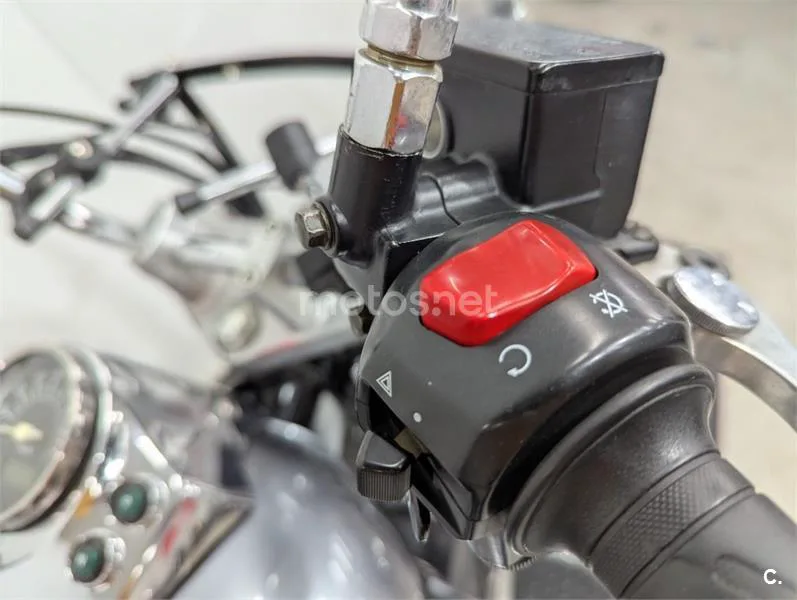 Suzuki Intruder 250 – Vista 10