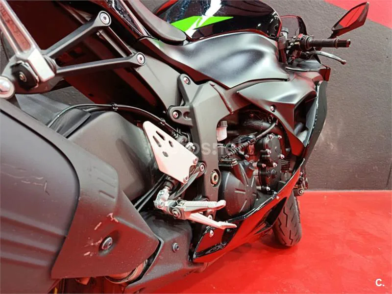 Kawasaki Ninja ZX-6R – Vista 15