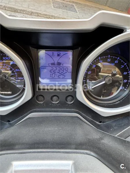 Kawasaki J300 – Vista 5