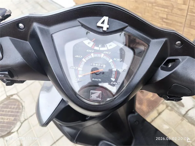 Honda Vision 110 – Vista 2