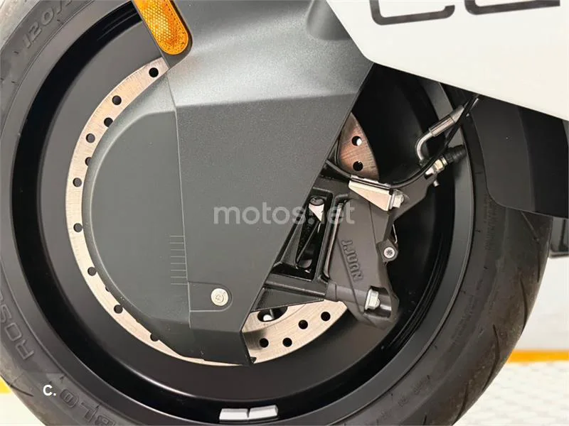 BMW CE 04 – Vista 12