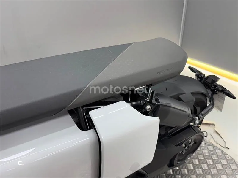 BMW CE 04 – Vista 15