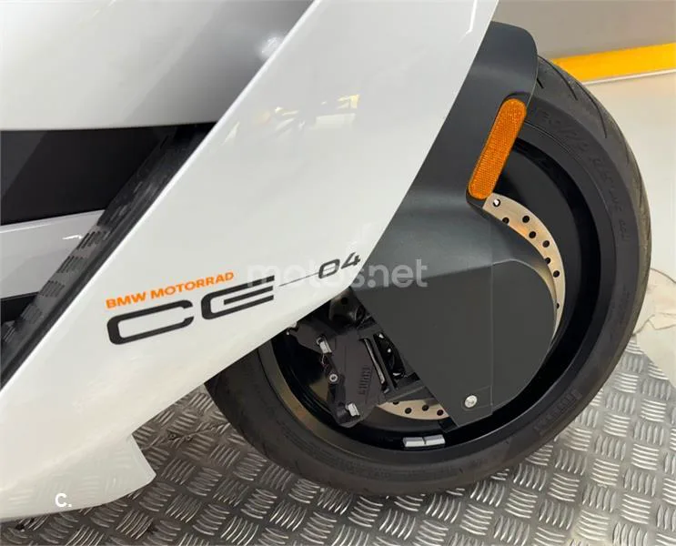 BMW CE 04 – Vista 6