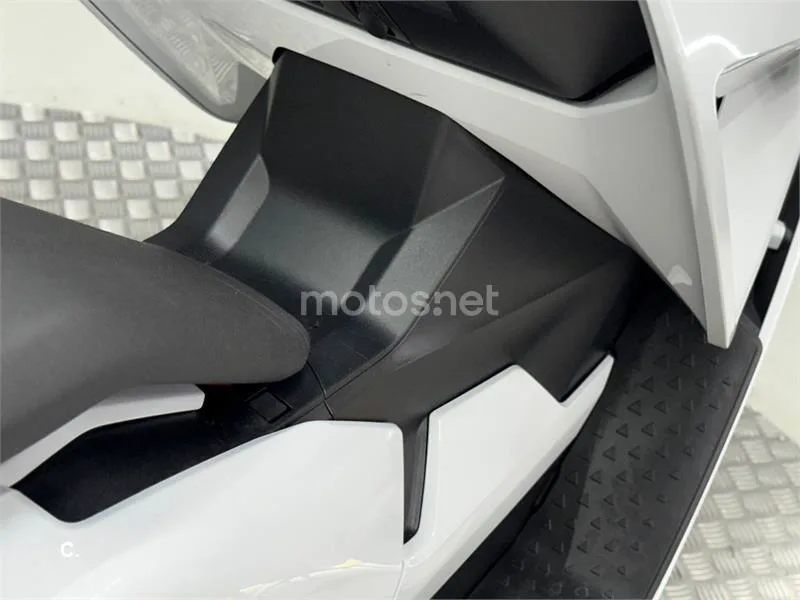 BMW CE 04 – Vista 7