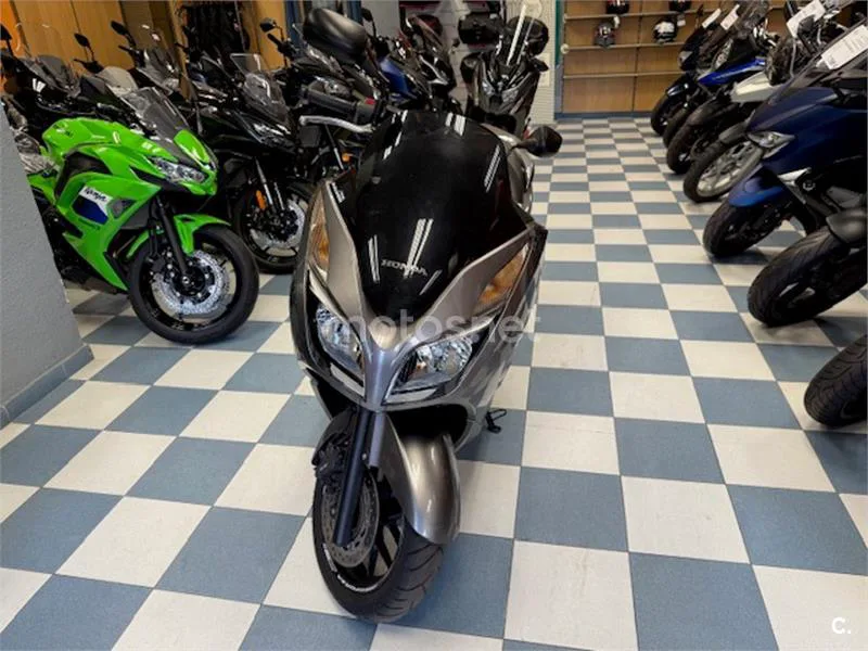 Honda Forza 300 – Vista 3