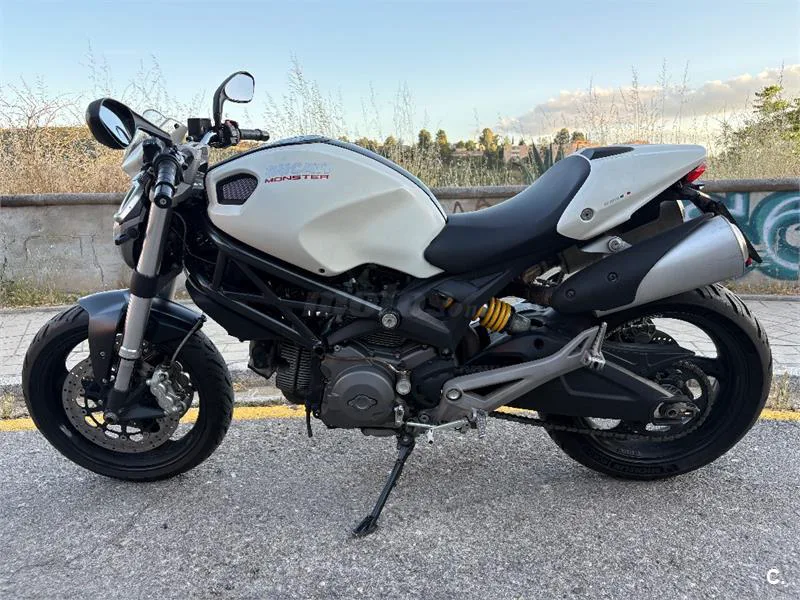 Ducati Monster 696 – Vista 2