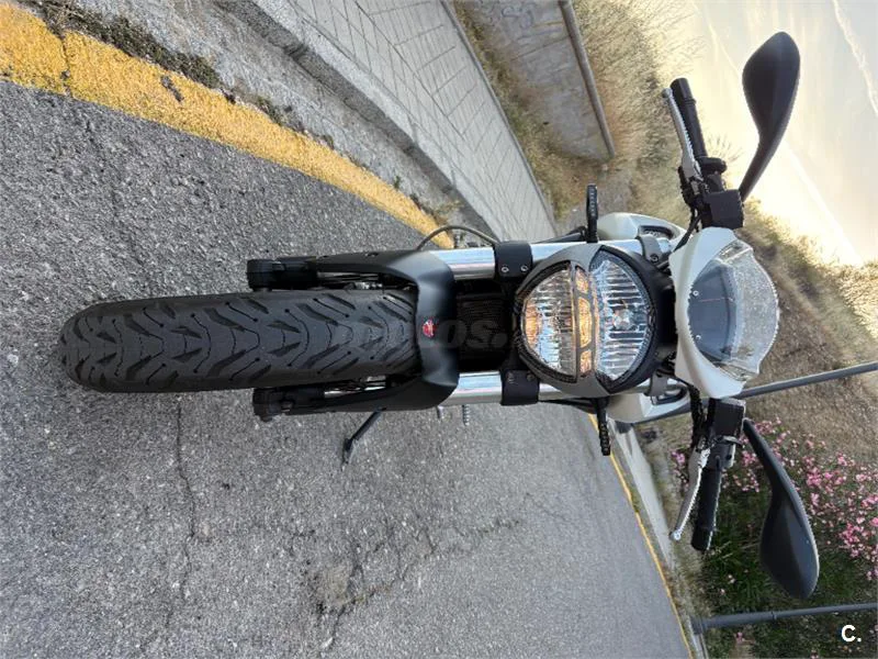 Ducati Monster 696 – Vista 3