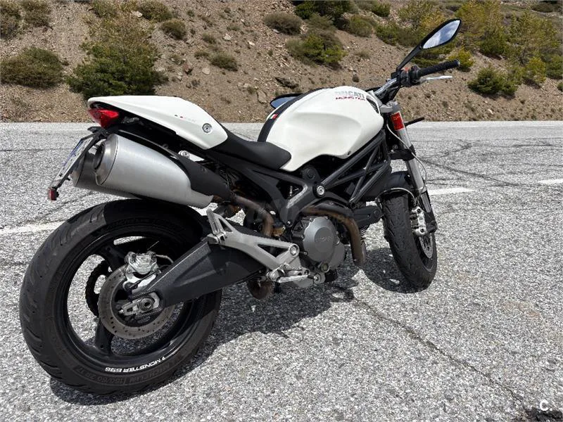 Ducati Monster 696 – Vista 4