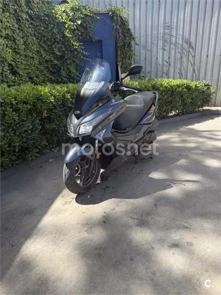 Kymco Grand Dink 300 – Vista 2