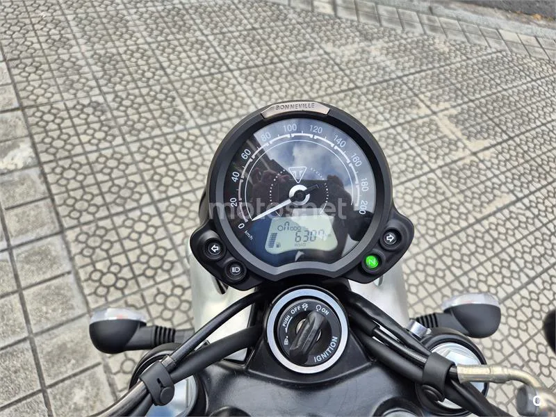 Triumph Street Twin – Vista 6