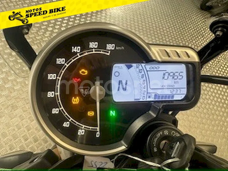 Triumph Scrambler 400 X – Vista 8