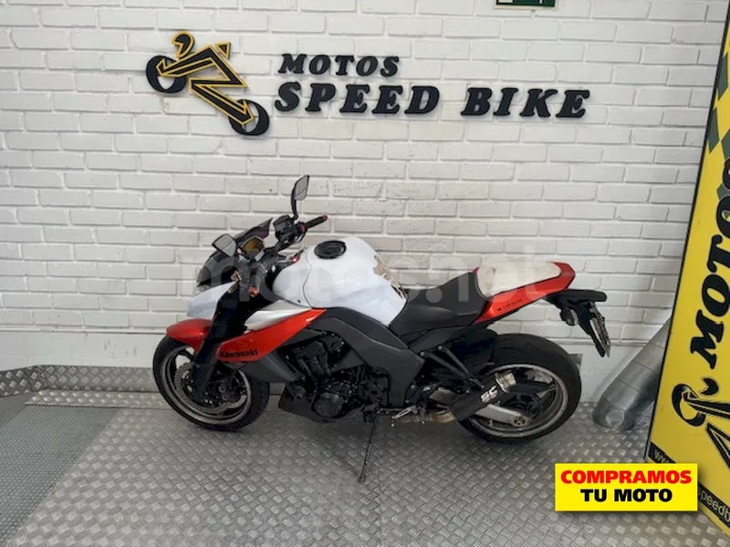 Kawasaki Z1000 – Vista 11
